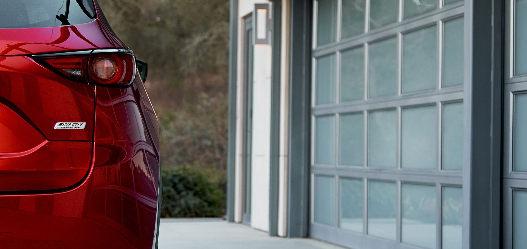 Der Mazda CX-5 präsentiert sich innen wie außen als kultivierter Mittelklasse-SUV.