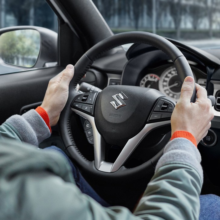 Lenkrad des Suzuki Ignis Hybrid.